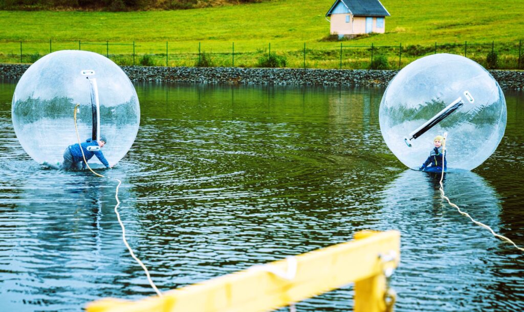 Aqua Zorbing in Eckis Wasserwelt in Schöneck