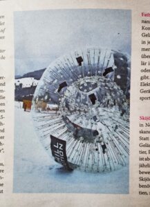 Zorbing im Schnee